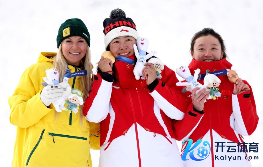 [图]解放式滑雪女子空中妙技 徐梦桃卫冕邵琪摘铜体育赛事直播